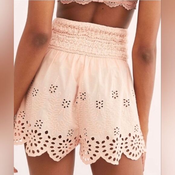 🔹️Free People Peach "Elena" Embroidered Eyelet Scalloped Hem Shorts Medium - Picture 2 of 9